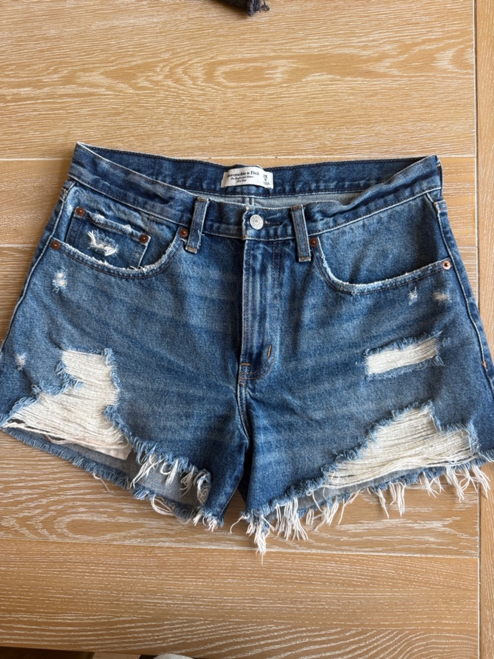 Abercrombie & Fitch Women’s Mid-rise boyfriend Shorts size 6 (28)